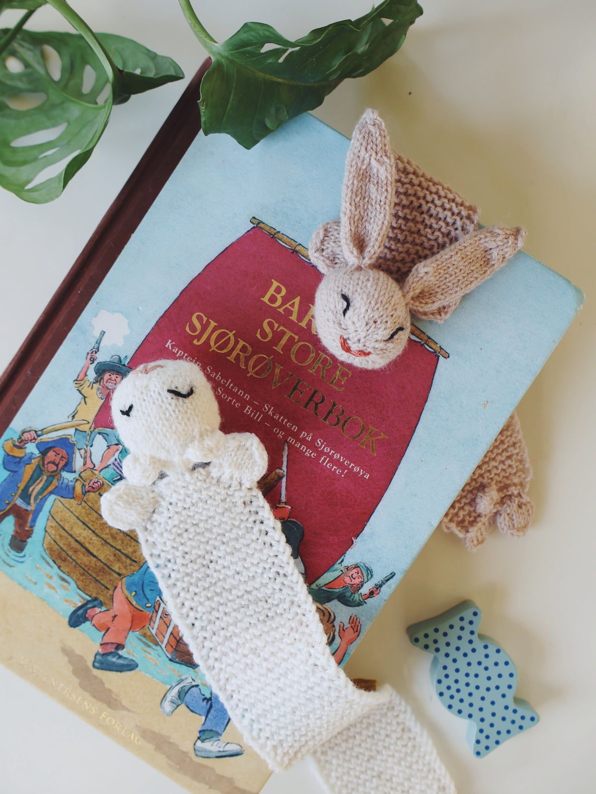 Book Bear and Book Bunny - english pattern